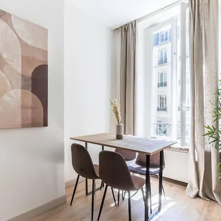 Hsh Volney-opera Design 4p-1br Daire