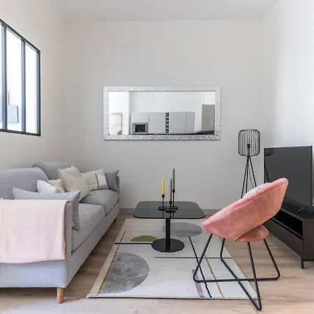 Hsh Volney-opera Design 4p-1br アパート