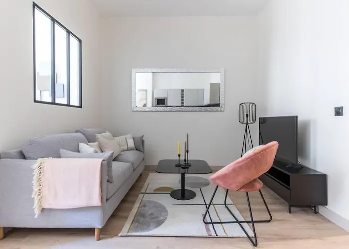 Hsh Volney-opera Design 4p-1br Апартаменты